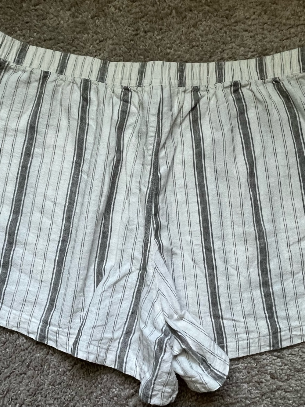 Universal Thread  shorts - Picture 2 of 5